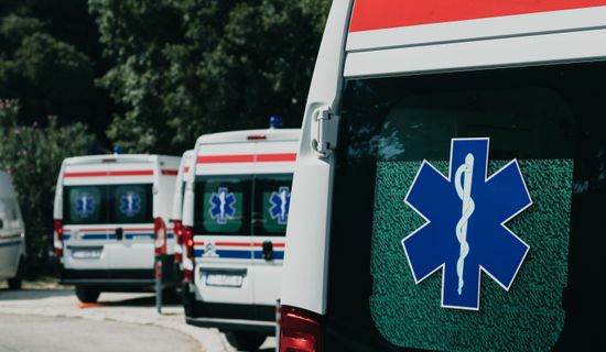 靖安救护车转运病人过路高速收费吗？